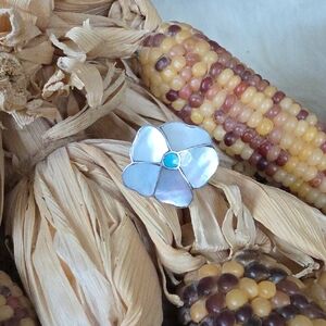 Beautiful Native American Zuni Mother-Of-Pearl & Turquoise Ring 🩵🎁🩶